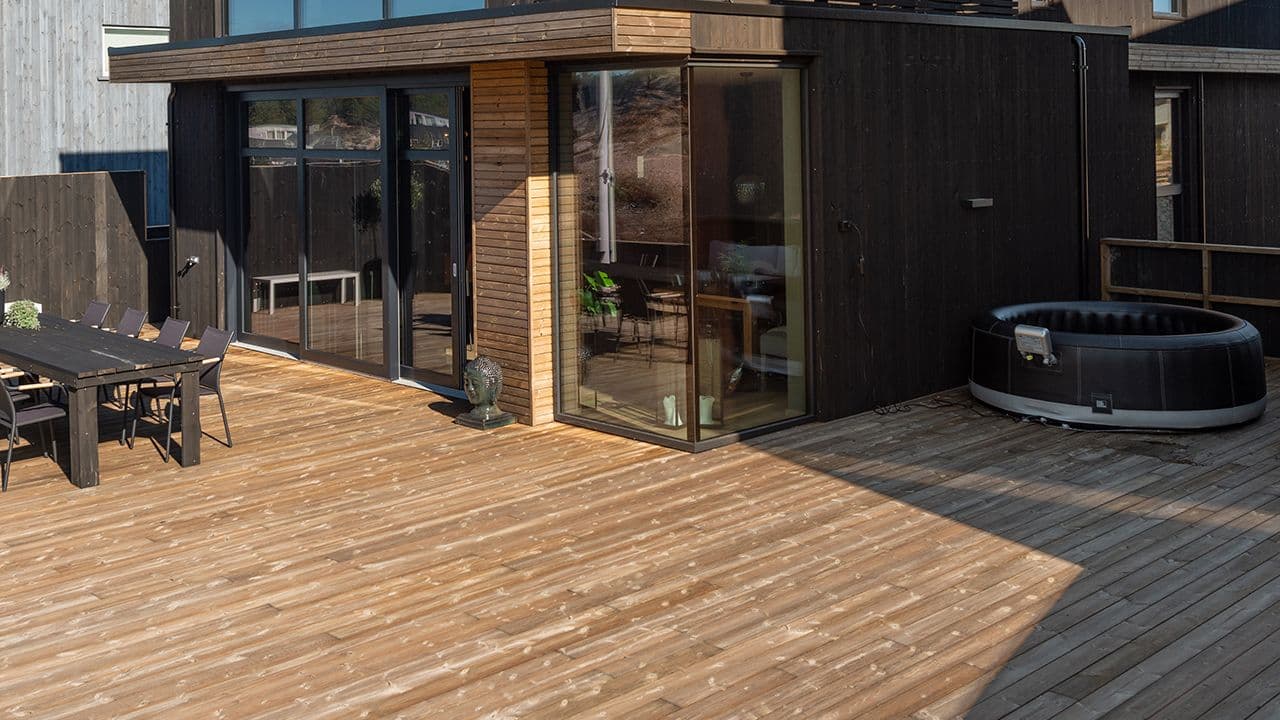 Hus med ferdigbehandlet kledning.