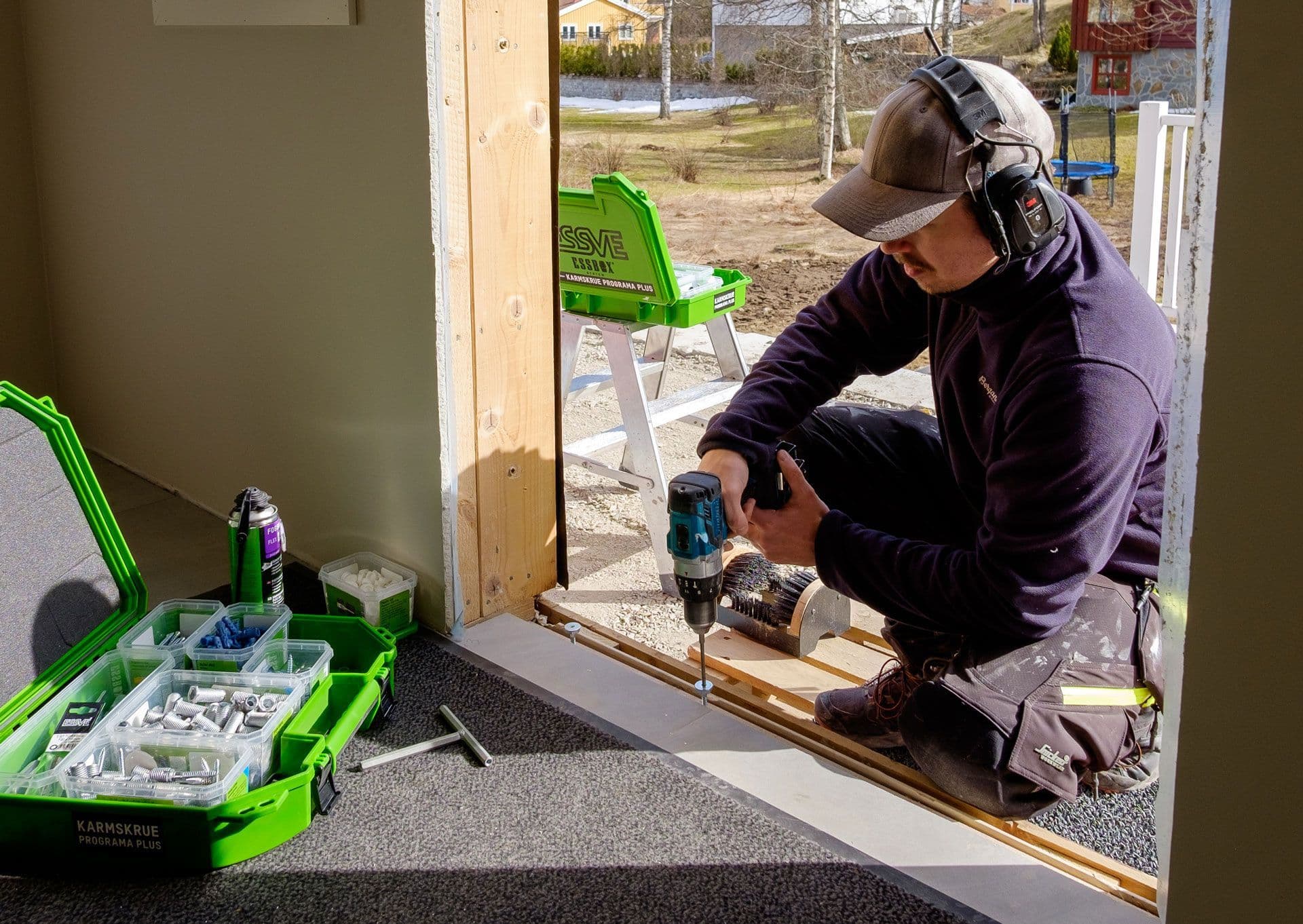 Enkel montering av dør og vinduer