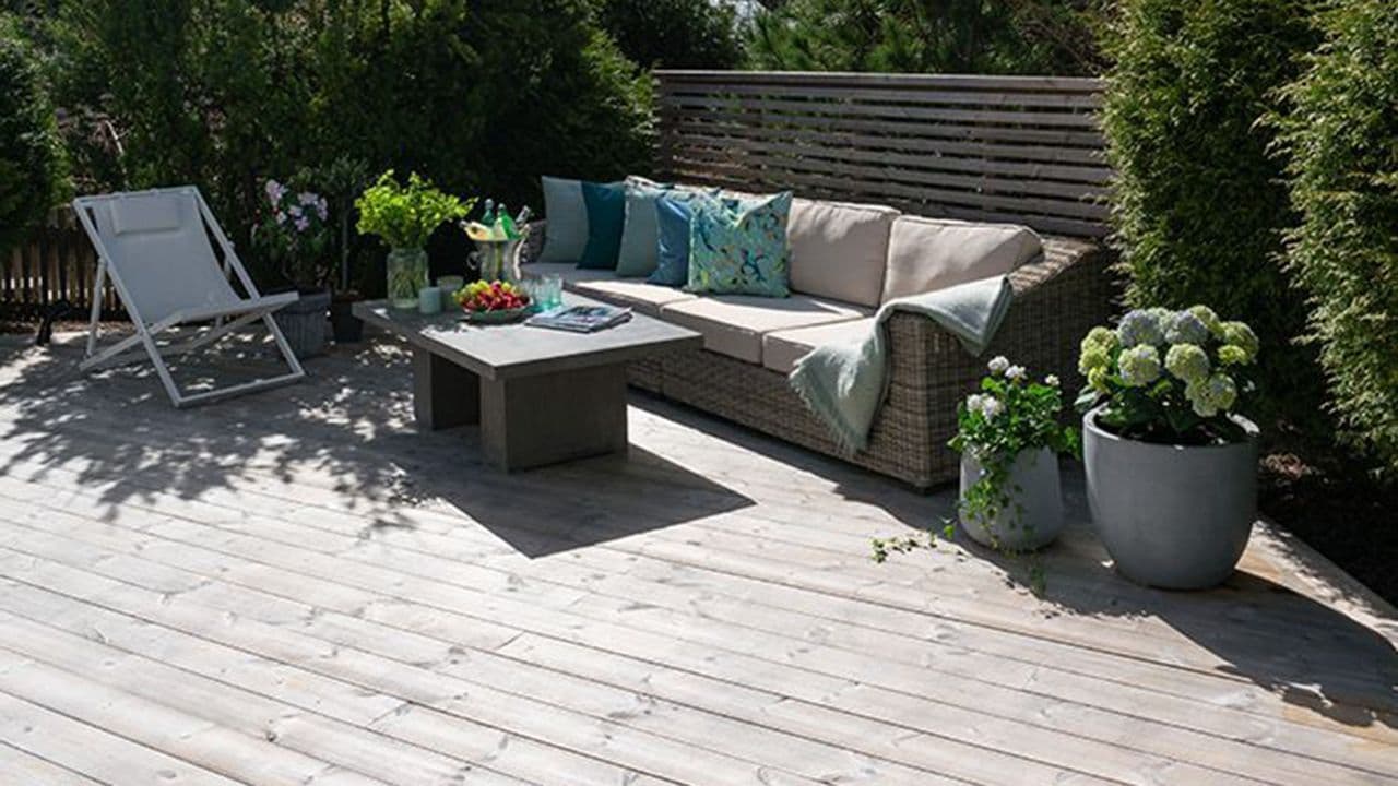 Terrasse med termotre.