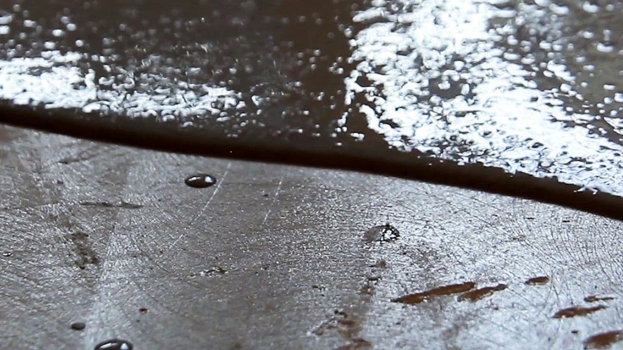 Betonggulv som legges i garasje.