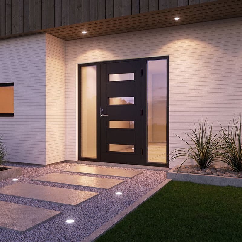 Sort ytterdør med sidefelt fra Gilje