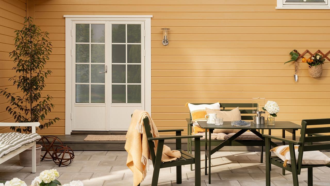 Gult hus med Heftig Pro+ klending fra Moelven.